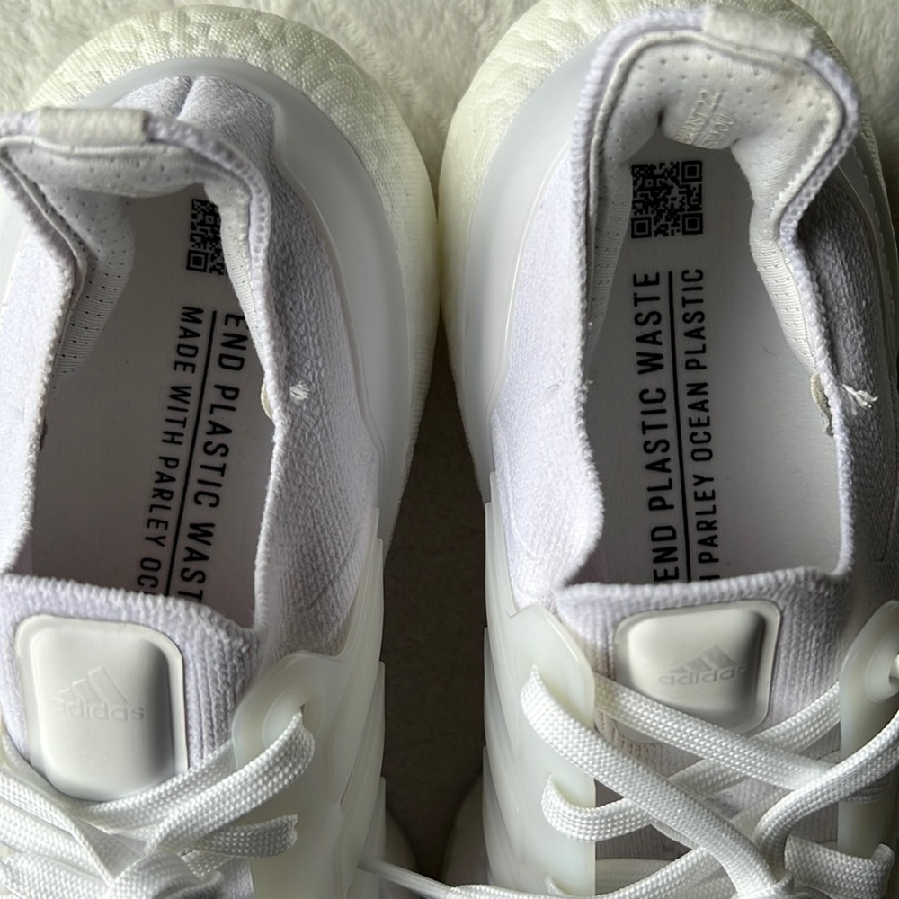 Adidas Ultraboost 22 Shoes - Picture 8 of 15